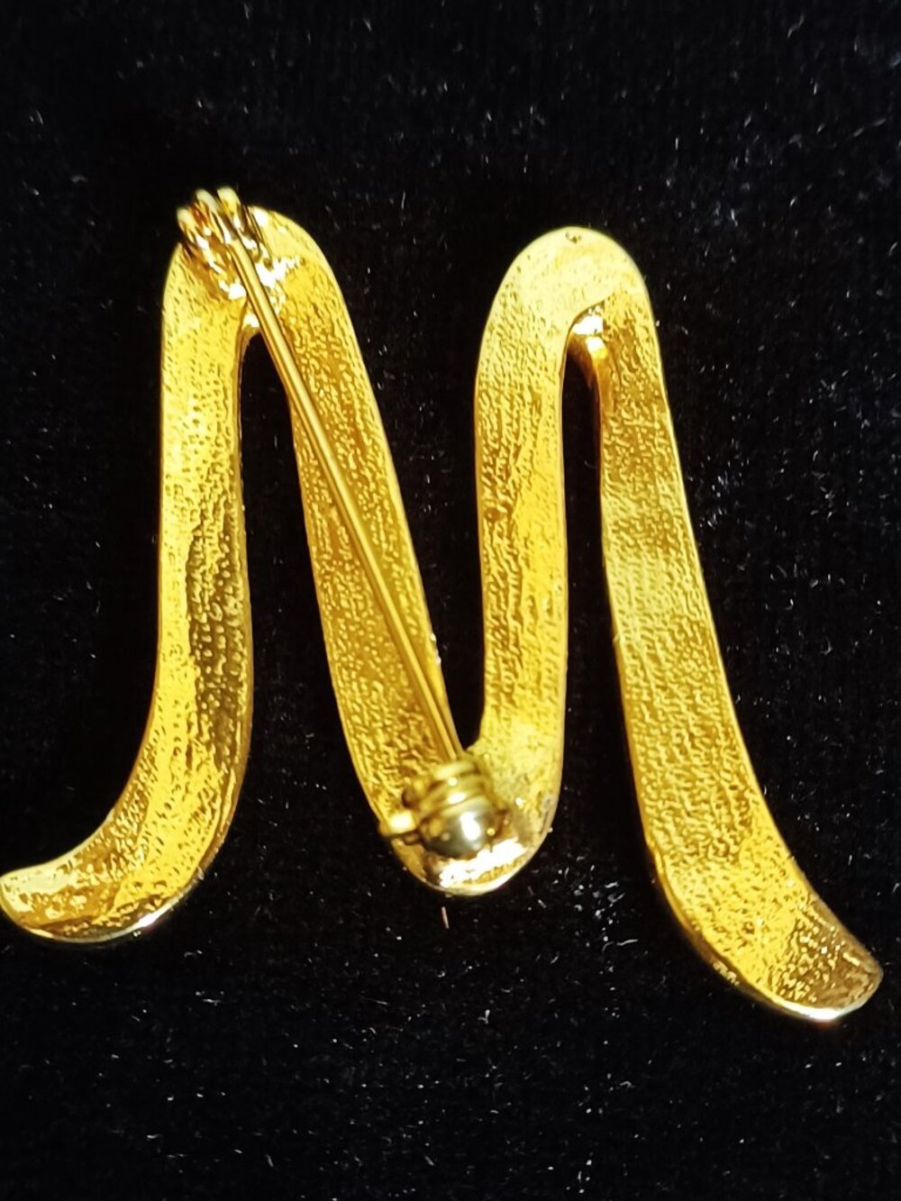 M or W Gold tone Brooch NWOT - Picture 4 of 5